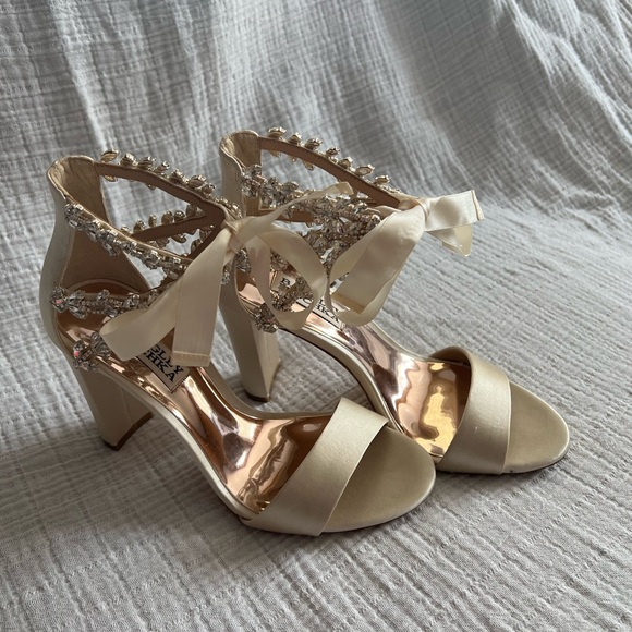 BADGLEY MISCHKA heals - Picture 1 of 6